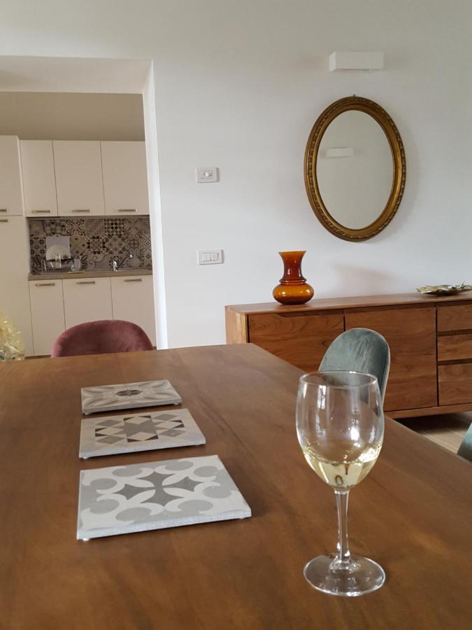 Villa Maghetti - Modernized Flat In Historic Palazzo In The Center Of ลุยโน ภายนอก รูปภาพ